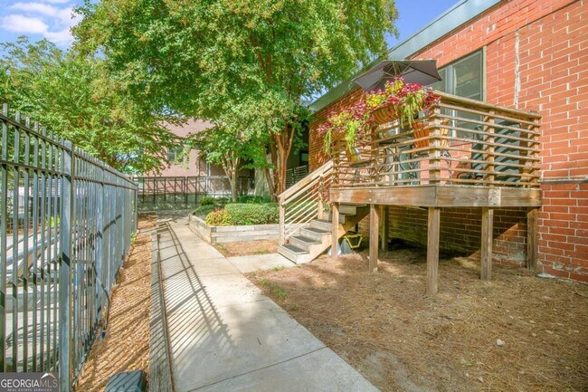 Building Photo - 174 Chester Ave SE