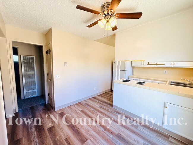 Building Photo - 215 W Alvin Dr