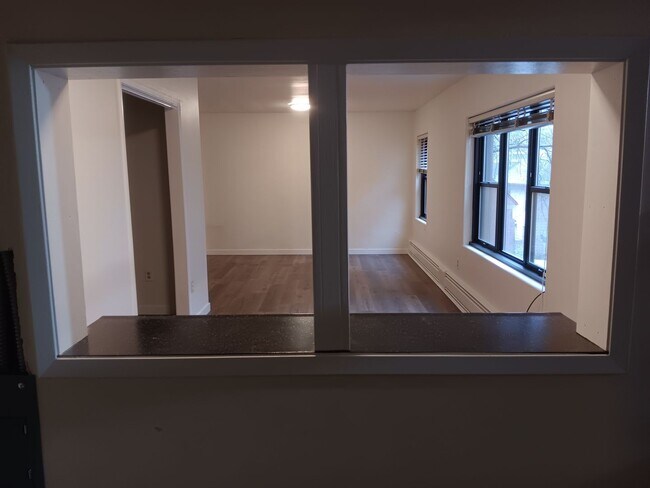 Interior Photo - Bay Ridge Court (Cobblestone Court)