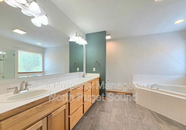 Building Photo - 7627 80th Ave NE