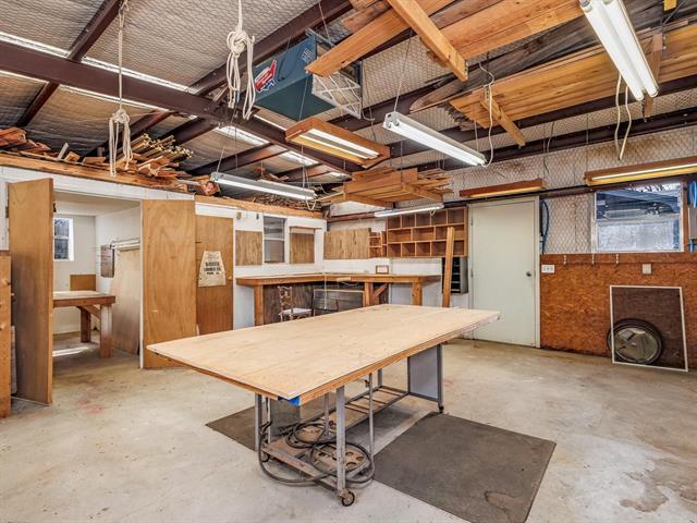 Building Photo - 2008 10th St