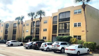 Building Photo - 11485 Oakhurst Rd