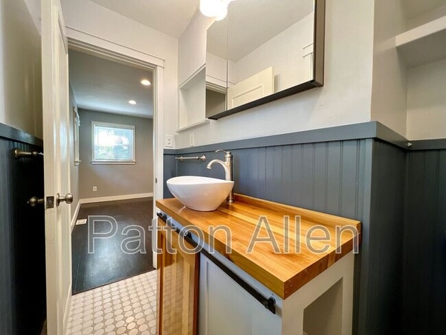 Building Photo - 3 Mt Royal Dr