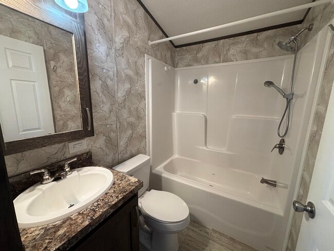 Building Photo - 44 Pineland Park Rd