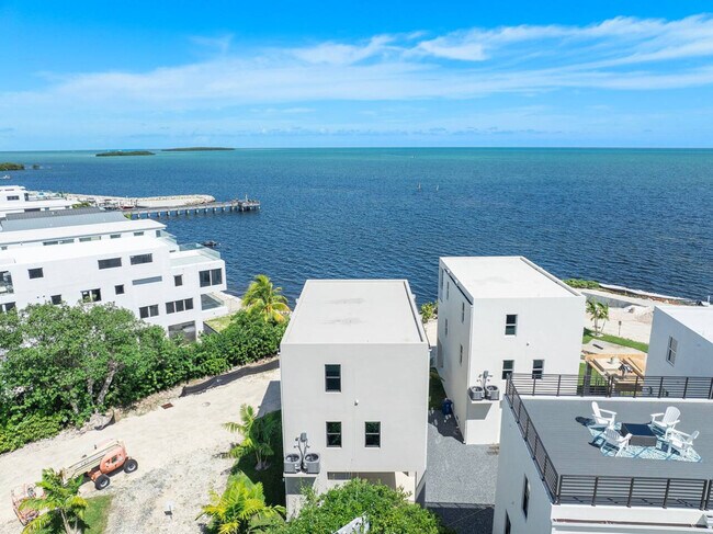 Building Photo - 99 Seaside Ave