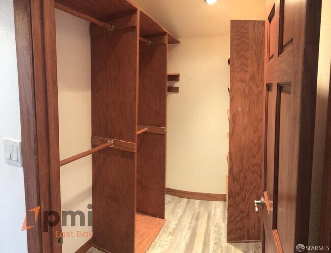 Building Photo - 539 Palms Dr