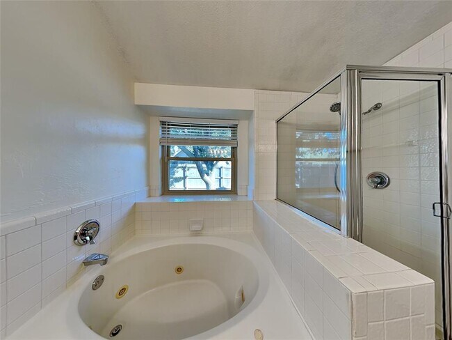 Building Photo - 3608 Teresa Dr