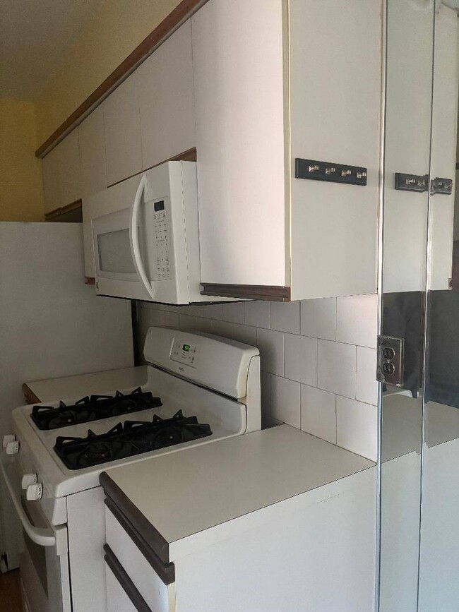 Building Photo - 1292 Richmond Ave