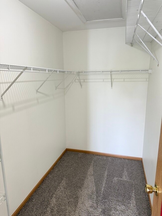 Building Photo - 1580 McClure Rd