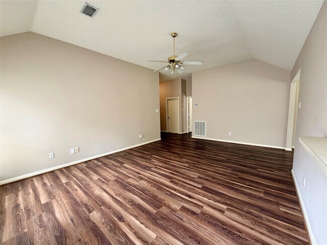 Building Photo - 4006 Hunnington Dr