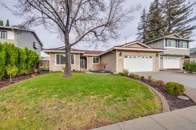 Building Photo - Warm and Inviting 3 bedroom, 2 Bath Home