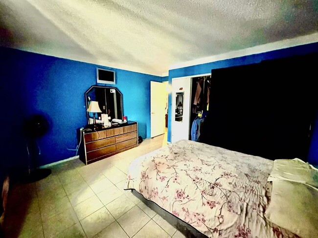 Building Photo - 247 N Neltnor Blvd