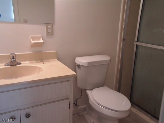 Building Photo - 242 S Lake Dr