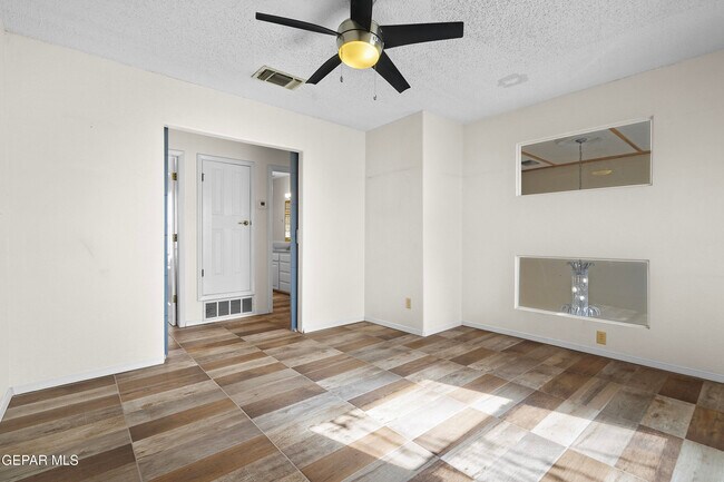 Building Photo - 624 Skydale Dr