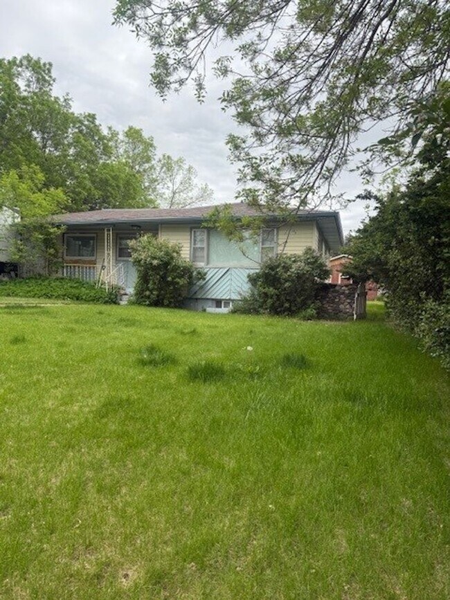 Building Photo - 624 N 3rd St