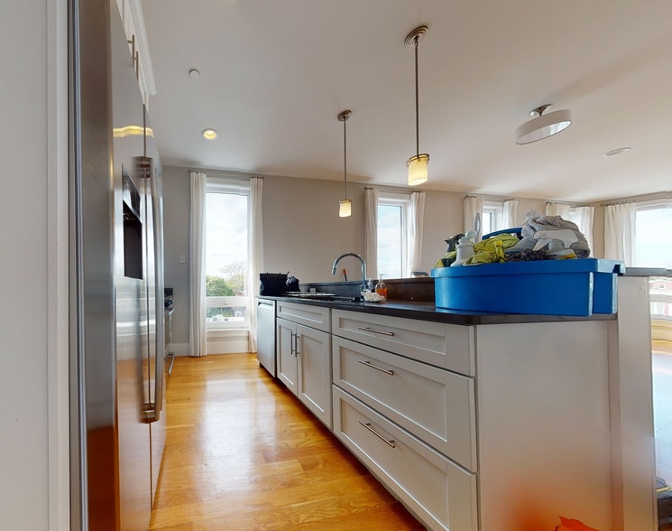 Building Photo - 168 Hampshire St