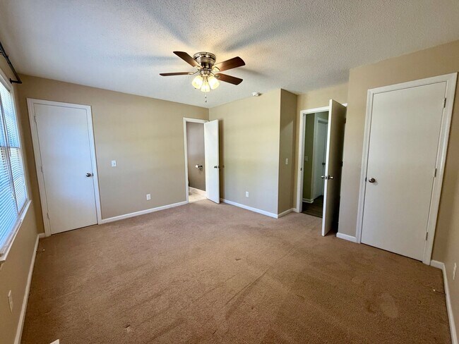 Building Photo - Minutes from Shaw AFB!