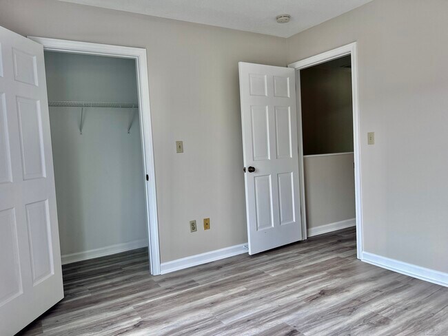 Building Photo - 158 Paddock Ave