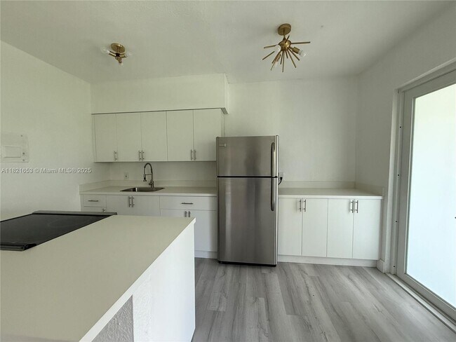Building Photo - 9270 E Bay Harbor Dr