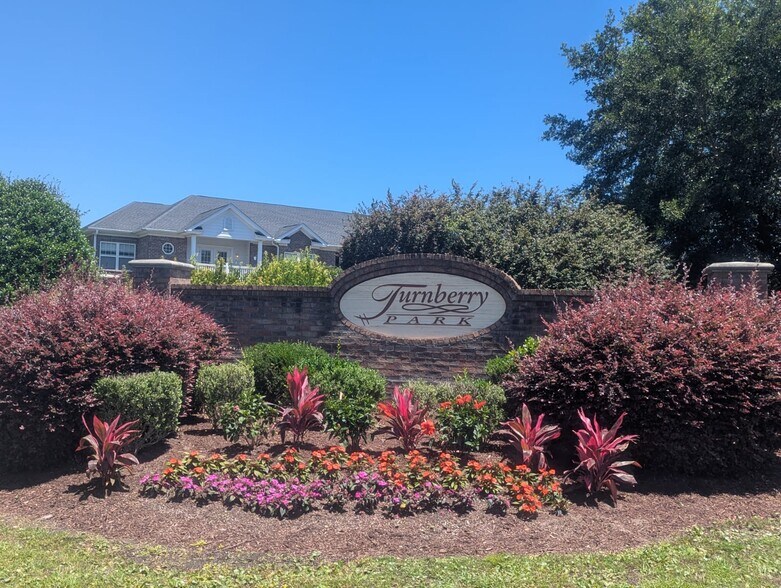Primary Photo - 2073 Silvercrest Dr
