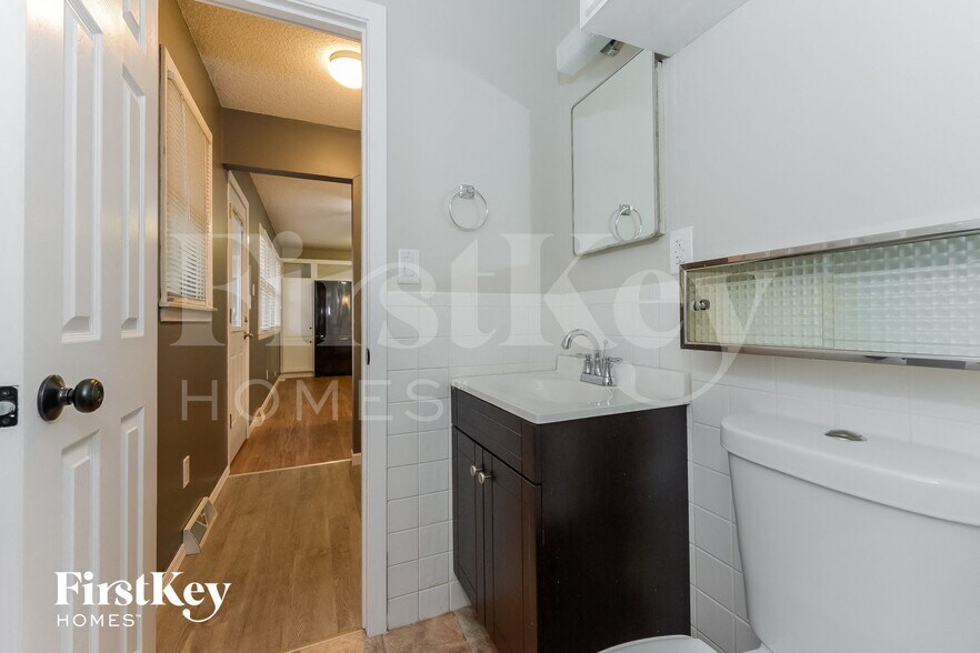 Building Photo - 716 SW Williams St