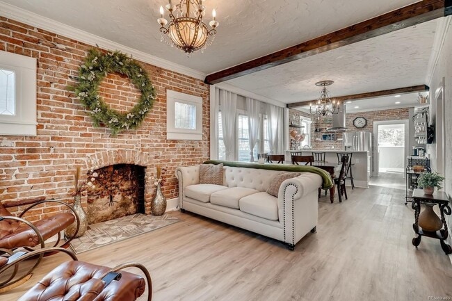 Building Photo - High End Remodel Near RiNo
