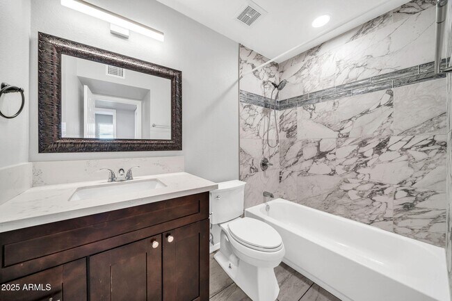 Building Photo - 5044 E Paradise Ln