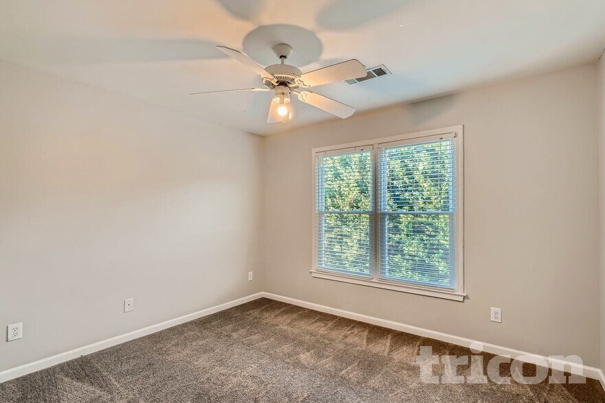 Building Photo - 3587 Vern Way NE