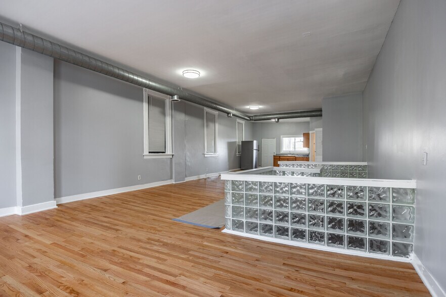 Building Photo - 1877 N Milwaukee Ave