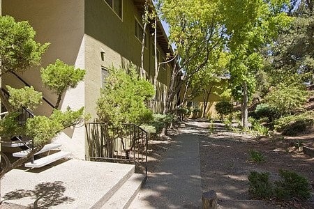 Building Photo - 22842 Vermont St