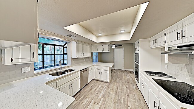 Building Photo - Beautiful 4 Bedroom 2 Bath in Edmond