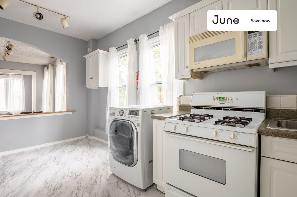 Building Photo - 2250 W North Ave