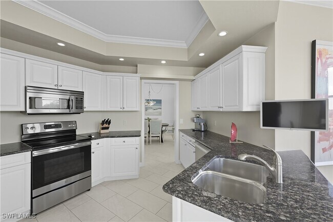 Building Photo - 7040 Pelican Bay Blvd