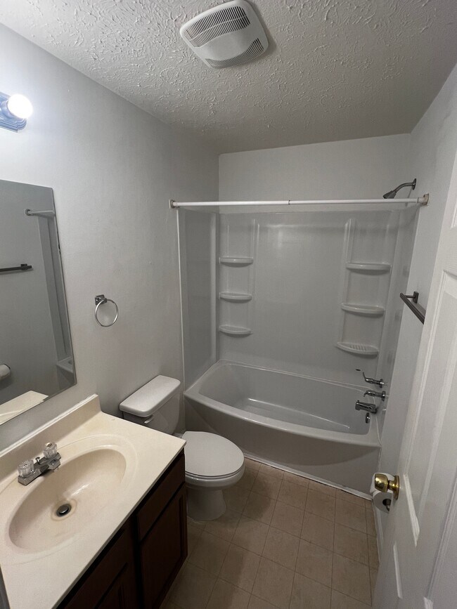 Building Photo - 312 N Linwood Ave