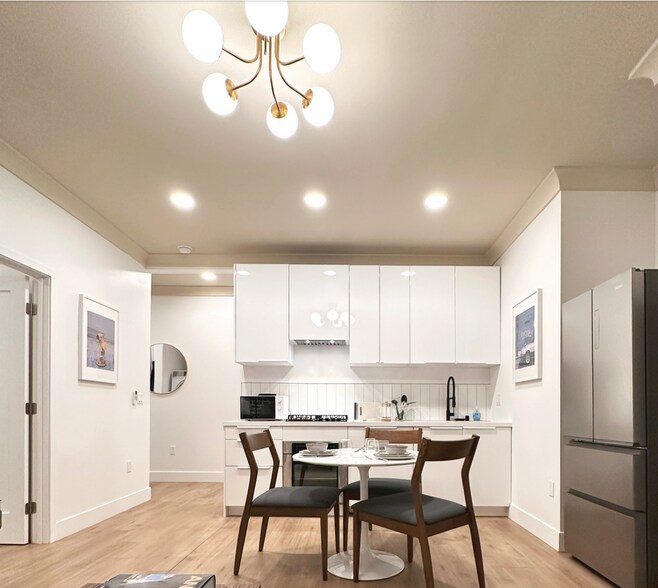 Building Photo - 1448 N Fuller Ave