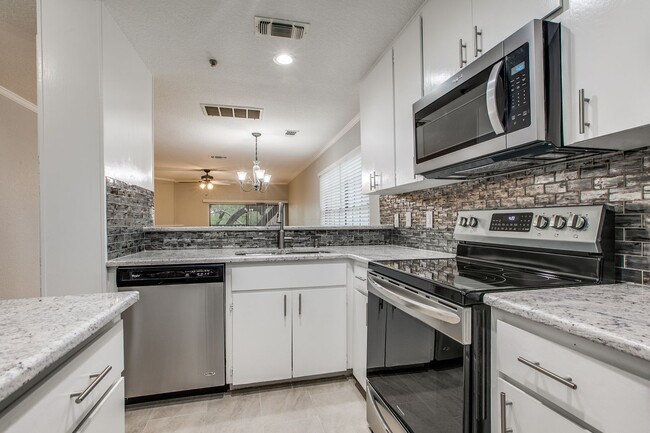 Building Photo - 2 Bedroom/2.5 Bath Edgecliff Subdivision