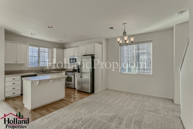Building Photo - 838 NE Wheelock Pl