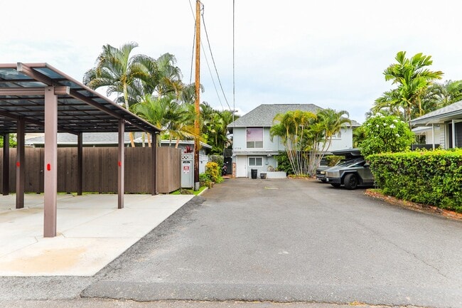 Building Photo - Kahala Avenue Beachside - remodeled 2 bedroom, 1 bath with Luxury Vinyl Plank Flooring