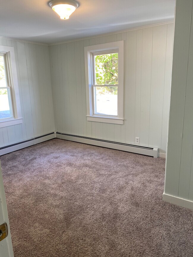 Building Photo - 19 Chestnut St