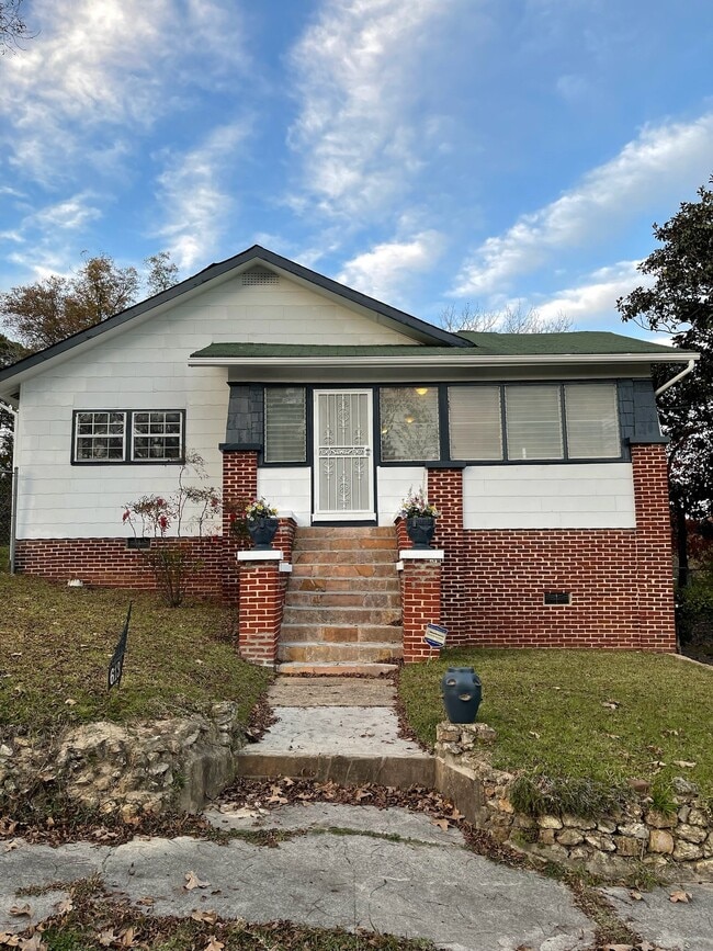 Building Photo - 613 Ledford St
