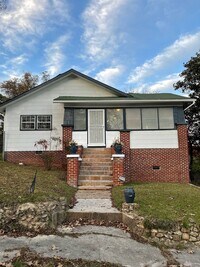 Building Photo - 613 Ledford St