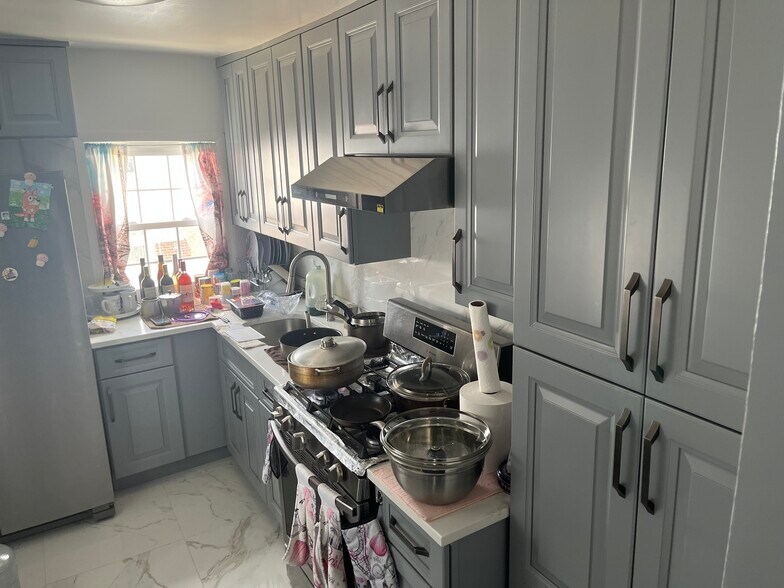 Kitchen - 10819 95th Ave