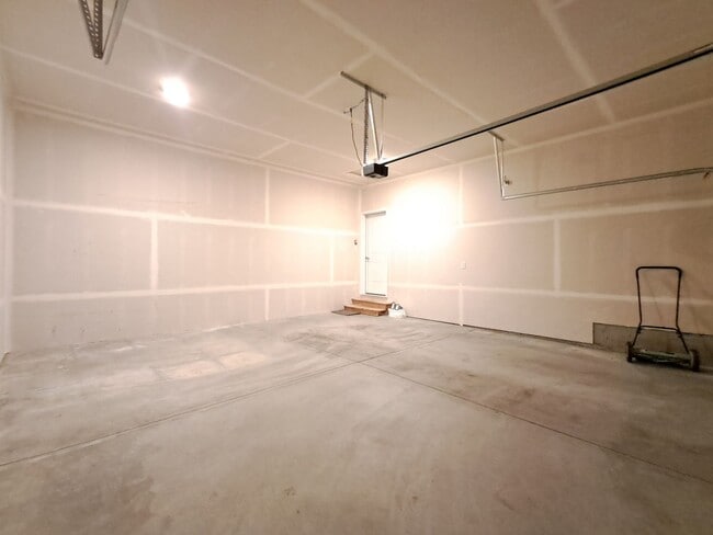 Building Photo - $2,700 - 3 Bed / 2 Bath Gorgeous Single Level Home with Beautiful Views