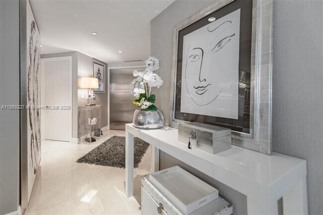 Building Photo - 1331 Brickell Bay Dr
