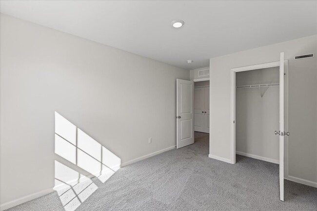 Building Photo - 27 Whaler Dr