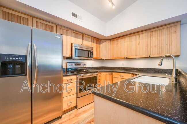 Building Photo - 315 24th St