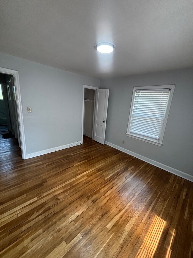 Building Photo - 946 Sells Ave