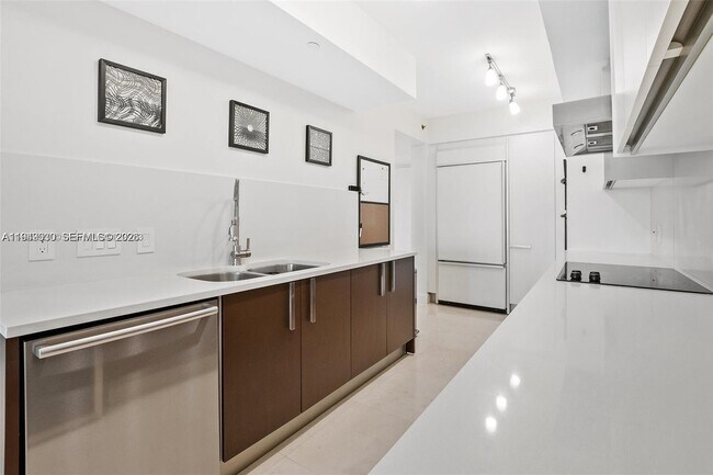 Building Photo - 1800 S Ocean Dr