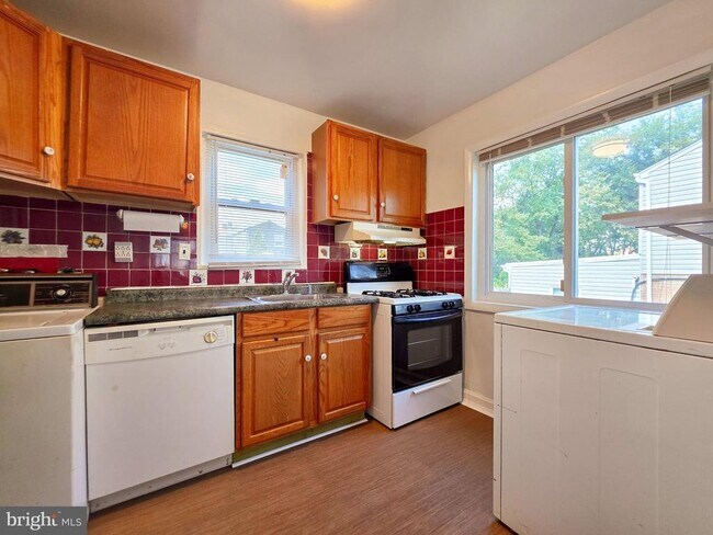 Building Photo - 5818 Fifer Dr