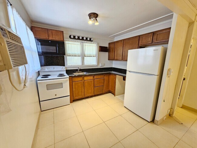 Building Photo - Studio apartment